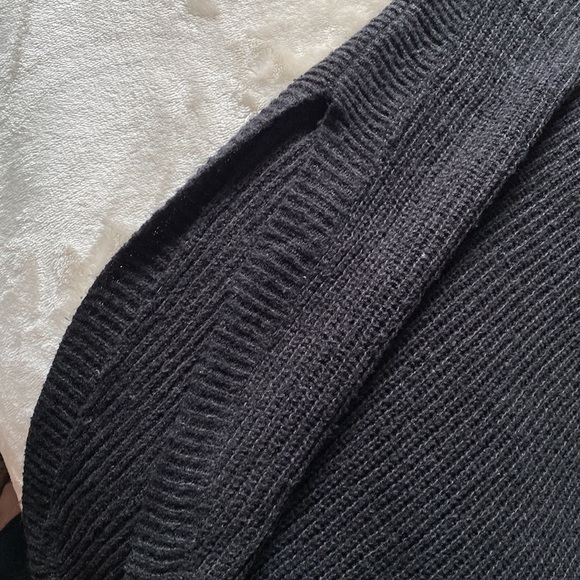 Express sweater. - Picture 4 of 4